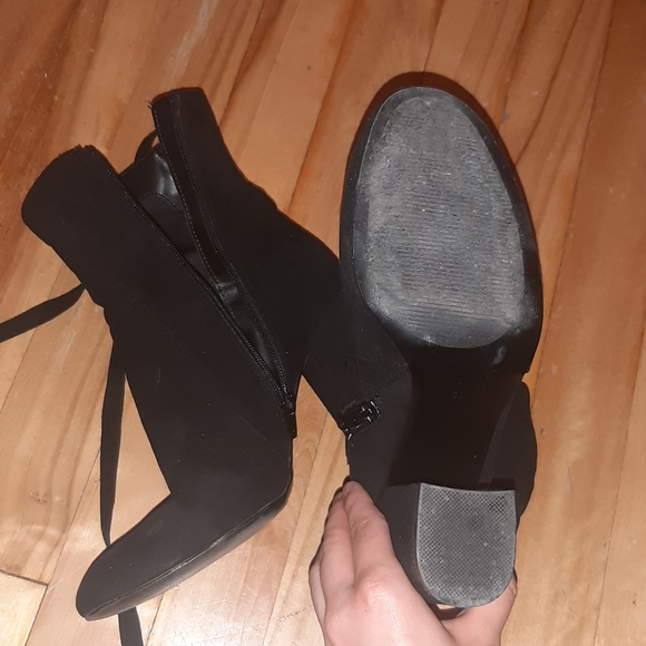 Nine west suede 4" heel black ankle booties boots - Picture 3 of 8